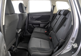 Подержанный автомобиль Mitsubishi Outlander 2019 года (18 фото)