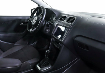 Подержанный автомобиль Volkswagen Polo Sedan 2018 года (8 фото)