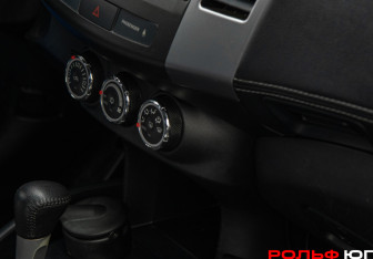 Подержанный автомобиль Mitsubishi Outlander 2009 года (12 фото)