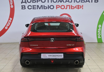 Подержанный автомобиль Changan UNI-V 2024 года (5 фото)