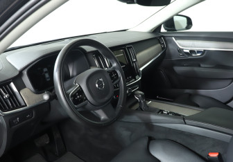 Подержанный автомобиль Volvo S90 2021 года (13 фото)
