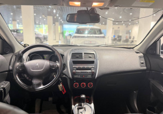 Подержанный автомобиль Peugeot 4008 2012 года (9 фото)