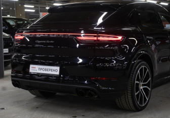 Подержанный автомобиль Porsche Cayenne 2020 года (27 фото)