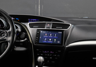 Подержанный автомобиль Honda Civic Wagon 2015 года (10 фото)