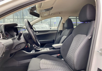 Подержанный автомобиль Kia K5 2020 года (24 фото)