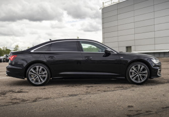 Подержанный автомобиль Audi A6 Sedan 2023 года (6 фото)