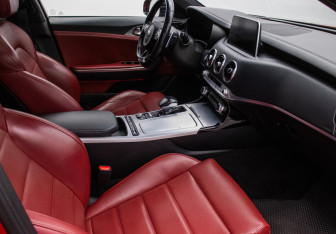 Подержанный автомобиль Kia Stinger 2019 года (9 фото)