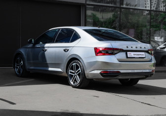Подержанный автомобиль Skoda Superb Liftback 2024 года (6 фото)