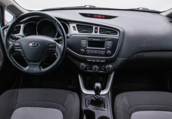 Подержанный автомобиль Kia Ceed Hatchback 2014 года (13 фото)
