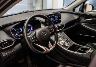 Подержанный автомобиль Hyundai Santa Fe 2021 года (16 фото)