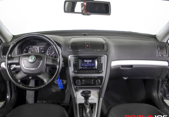 Подержанный автомобиль Skoda Octavia Liftback 2011 года (11 фото)