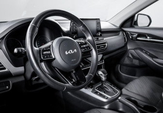 Подержанный автомобиль Kia Seltos 2022 года (14 фото)