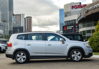 Подержанный автомобиль Chevrolet Orlando 2012 года (3 фото)