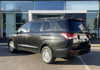 Подержанный автомобиль SsangYong Stavic 2013 года (7 фото)