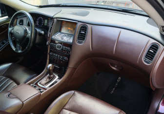Подержанный автомобиль Infiniti EX 2013 года (7 фото)