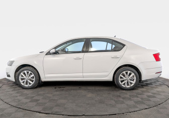 Подержанный автомобиль Skoda Octavia Liftback 2018 года (8 фото)