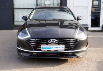 Подержанный автомобиль Hyundai Sonata 2019 года (2 фото)