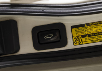 Подержанный автомобиль Toyota Land Cruiser Suv 2012 года (21 фото)