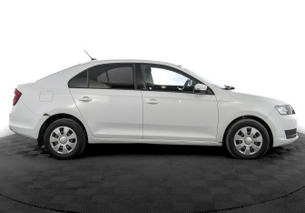 Подержанный автомобиль Skoda Rapid Liftback 2017 года (4 фото)