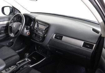 Подержанный автомобиль Mitsubishi Outlander 2018 года (8 фото)