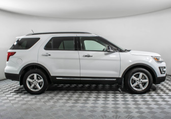 Подержанный автомобиль Ford Explorer 2018 года (4 фото)
