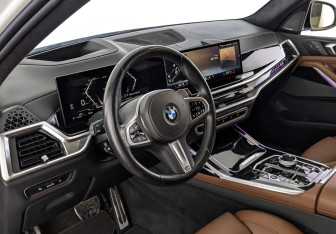 Подержанный автомобиль BMW X7 2023 года (15 фото)