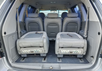 Подержанный автомобиль Kia Carnival 2009 года (9 фото)