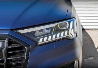 Подержанный автомобиль Audi Q7 2023 года (17 фото)