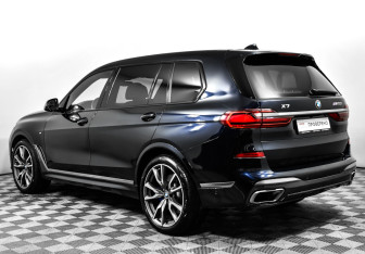 Подержанный автомобиль BMW X7 2019 года (7 фото)