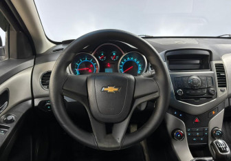 Подержанный автомобиль Chevrolet Cruze Hatchback 2012 года (17 фото)