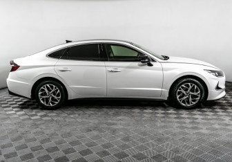 Подержанный автомобиль Hyundai Sonata 2020 года (4 фото)