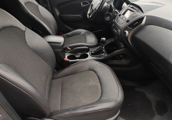 Подержанный автомобиль Hyundai ix35 2015 года (9 фото)