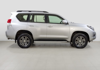 Подержанный автомобиль Toyota Land Cruiser Prado 2013 года (4 фото)
