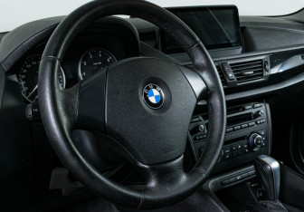 Подержанный автомобиль BMW X1 2012 года (14 фото)