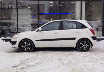 Подержанный автомобиль Kia Rio Hatchback 2009 года (5 фото)