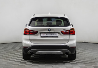 Подержанный автомобиль BMW X1 2016 года (6 фото)