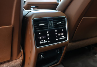 Подержанный автомобиль Porsche Cayenne 2018 года (21 фото)
