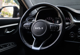 Подержанный автомобиль Kia Rio Hatchback 2021 года (11 фото)