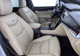 Подержанный автомобиль Cadillac XT5 2016 года (23 фото)