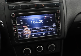 Подержанный автомобиль Volkswagen Polo Sedan 2015 года (9 фото)