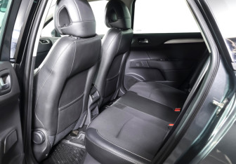 Подержанный автомобиль Citroen C4 Hatchback 2013 года (11 фото)