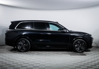 Подержанный автомобиль LiXiang L9 2023 года (4 фото)