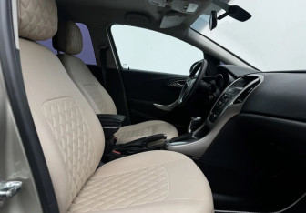 Подержанный автомобиль Opel Astra Hatchback 2011 года (11 фото)