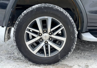 Подержанный автомобиль Toyota Fortuner 2019 года (15 фото)