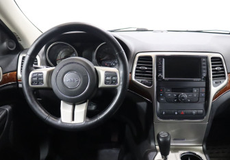 Подержанный автомобиль Jeep Grand Cherokee 2012 года (15 фото)