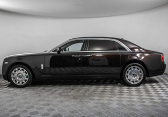 Подержанный автомобиль Rolls-Royce Ghost 2013 года (8 фото)