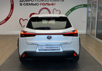 Подержанный автомобиль Lexus UX 2019 года (5 фото)
