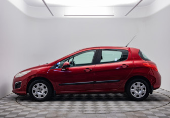 Подержанный автомобиль Peugeot 308 Hatchback 2011 года (8 фото)