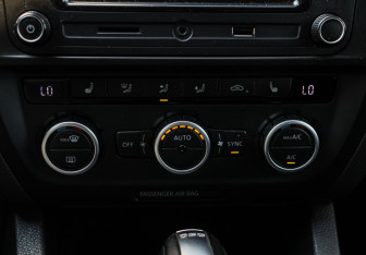 Подержанный автомобиль Volkswagen Jetta Sedan 2014 года (17 фото)