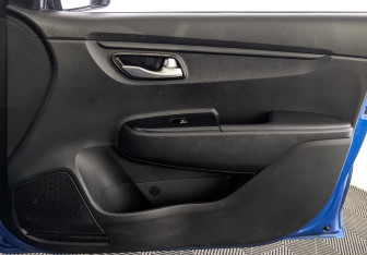 Подержанный автомобиль Kia Rio Hatchback 2019 года (25 фото)